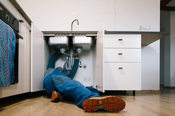 Professional Emergency Plumber technician working in Savannah, OH